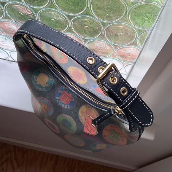 Authentic Dooney and Bourke wax coated handbag with adjustable leather strap - Picture 4 of 16